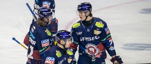 Am Freitag. Spieler der Eisbären Berlin reagieren auf die Niederlage.