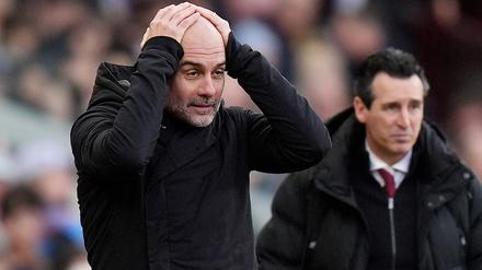 Immer tiefer in der Krise: Manchester Citys Trainer Pep Guardiola (l).
