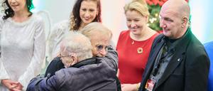 Darf endlich wieder seine Gäste bei der großen Feier herzen: Frank Zander.