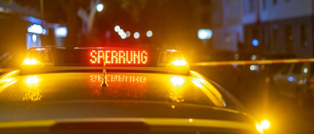 Ein Wasserrohrbruch in Berlin-Spandau beeinträchtigt kurz vor Weihnachten den Verkehr. (Symbolbild)