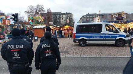 Nach dem Anschlag auf den Weihnachtsmarkt in Magdeburg ist auch in Potsdam mehr Polizei unterwegs.