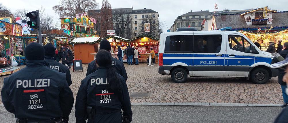 Nach dem Anschlag auf den Weihnachtsmarkt in Magdeburg ist auch in Potsdam mehr Polizei unterwegs.