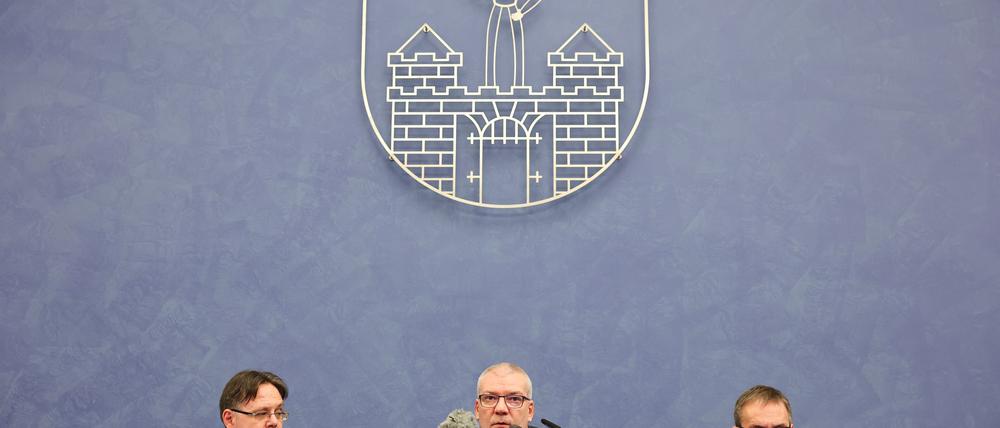 Polizei, Staatsanwaltschaft und Stadtbehörden informieren über den Ermittlungsstand.