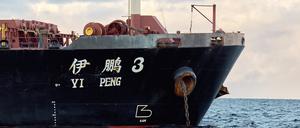 Das chinesische Schiff, der Massengutfrachter «Yi Peng 3», liegt im Kattegat nahe der Stadt Granaa vor Anker. 