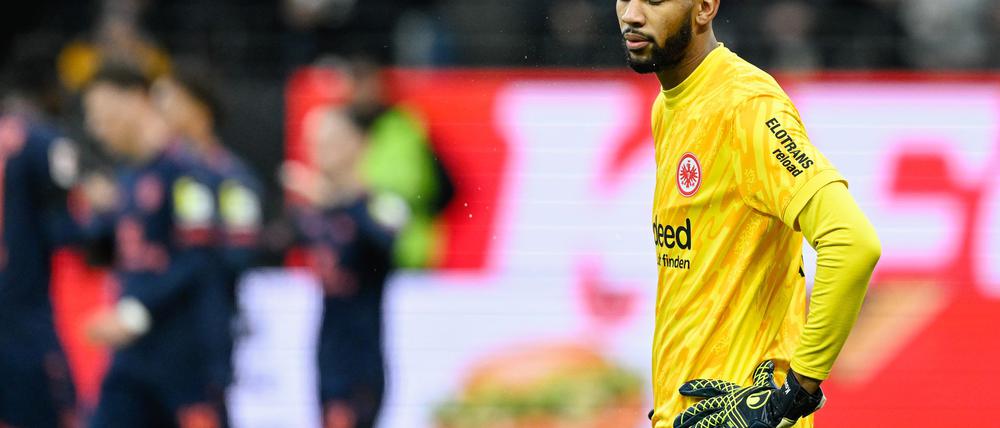 Eintracht Frankfurts Torwart Kaua Santos begünstigte mit schweren Patzern die Niederlage gegen den FSV Mainz 05.