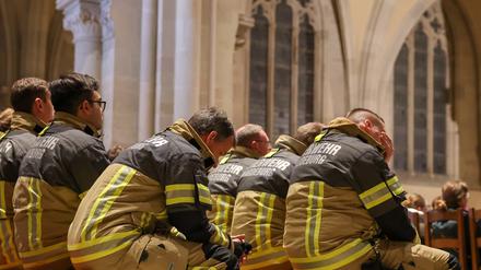 Feuerwehrmänner im Magdeburger Dom.
