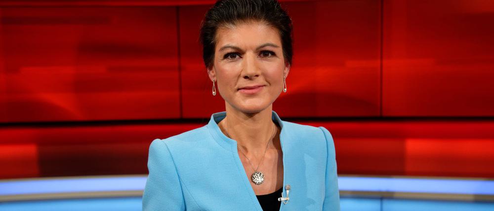 Sarah Wagenknecht ist bekannt für ihre besonderen Kostüme. Aber sie kann sich auch über selbstgestrickte Socken freuen. (Archivbild)