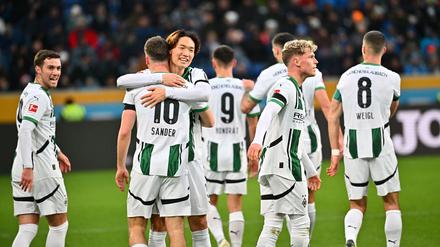 Gladbach bejubelt den Sieg bei der TSG Hoffenheim.