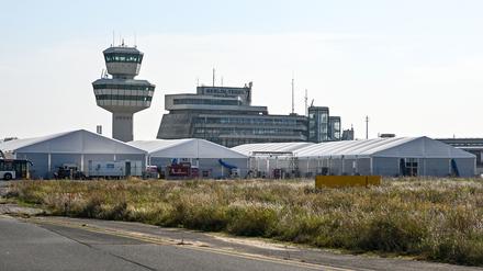 Auf dem Gelände des ehemaligen Flughafens Tegel ist aus Sicht der CDU-Fraktion noch Platz für deutlich mehr Flüchtlinge als bisher. (Archivfoto)