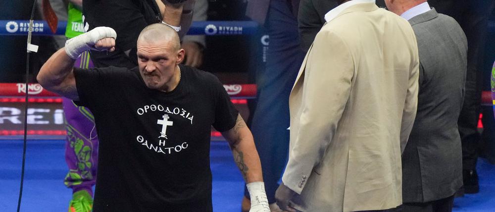 Box-Weltmeister Oleksandr Usyk (links) bekam im Ring ein Angebot für den nächsten Mega-Kampf