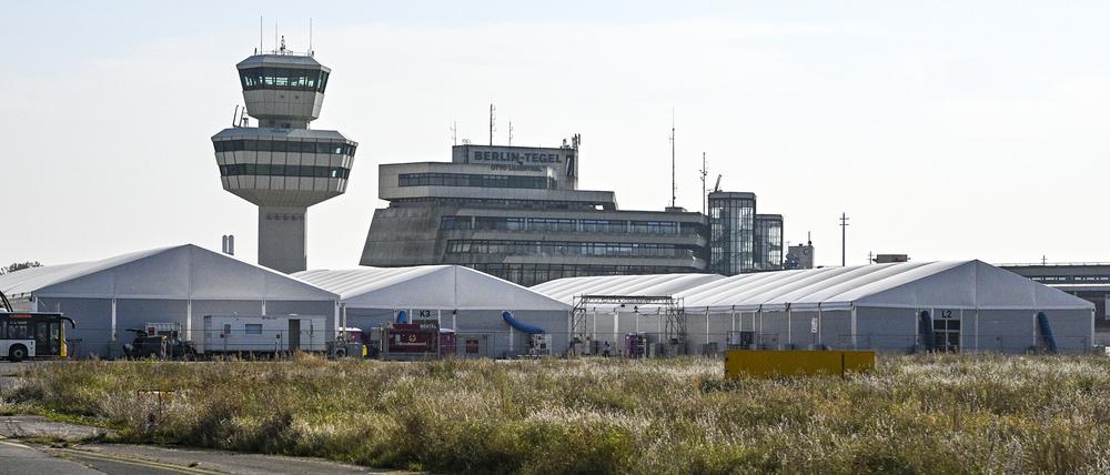 Blick auf das Ankunftszentrum für Geflüchtete am ehemaligen Flughafen Tegel.