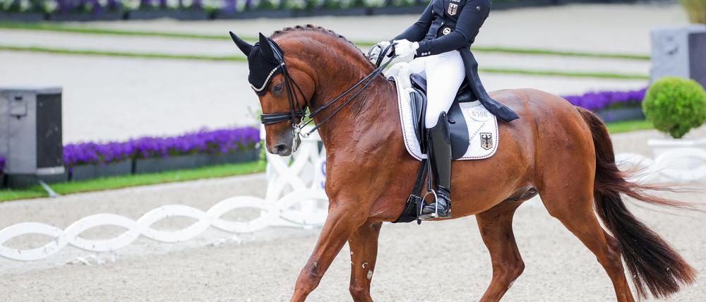 Katharina Hemmer gewinnt zum zweiten Mal mit Denoix den Grand Prix Special in Frankfurt. 
