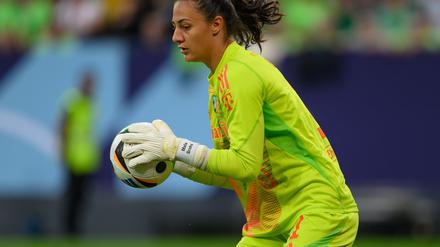 Torhüter Maria Luisa Grohs vom FC Bayern ist nach einer Tumorerkrankung operiert worden. Die Operation sei erfolgreich gewesen.