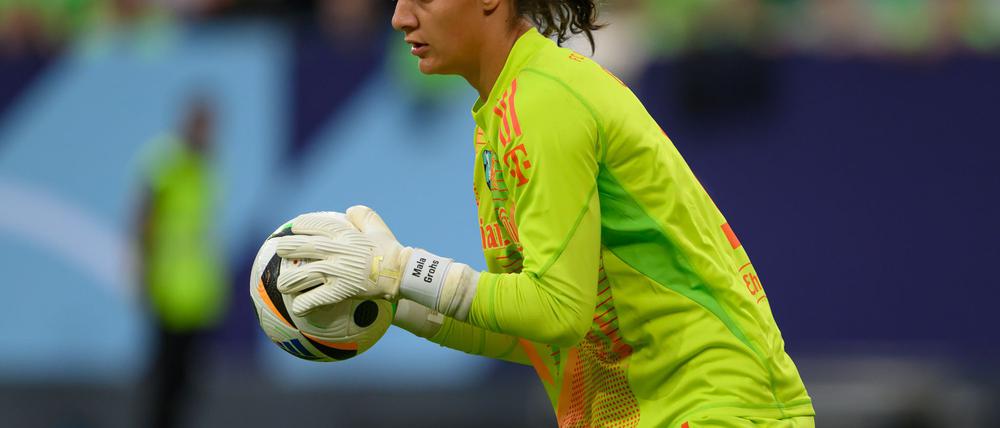 Torhüter Maria Luisa Grohs vom FC Bayern ist nach einer Tumorerkrankung operiert worden. Die Operation sei erfolgreich gewesen.