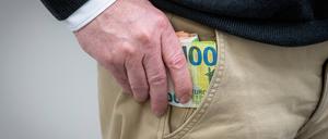 Ein Mann ließ 42.000 Euro am Bahnhof liegen. (Symbolbild)