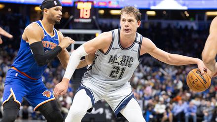 Moritz Wagner (21) von den Orlando Magic verletzte sich im Spiel gegen die Miami Heat am linken Knie.