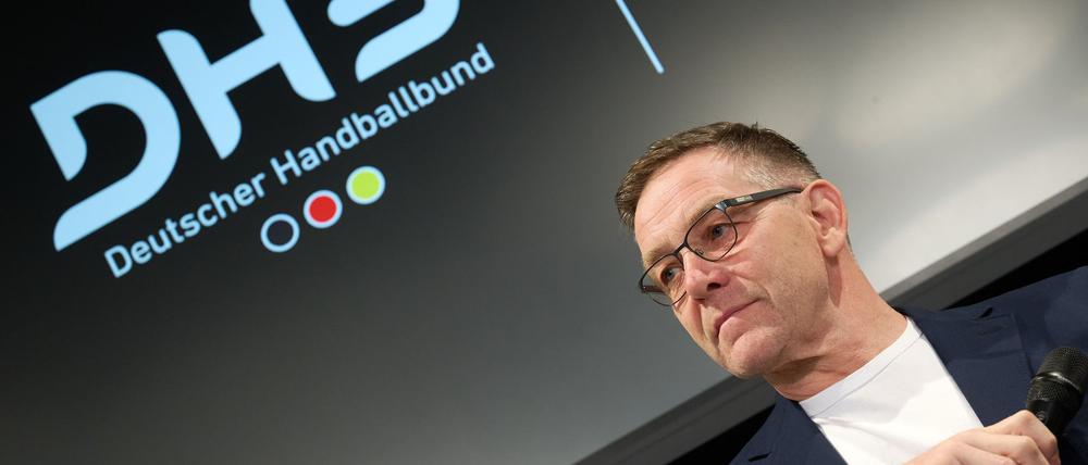 Handball-Bundestrainer Alfred Gislason verbringt das Weihnachtsfest erstmals im Ski-Urlaub.