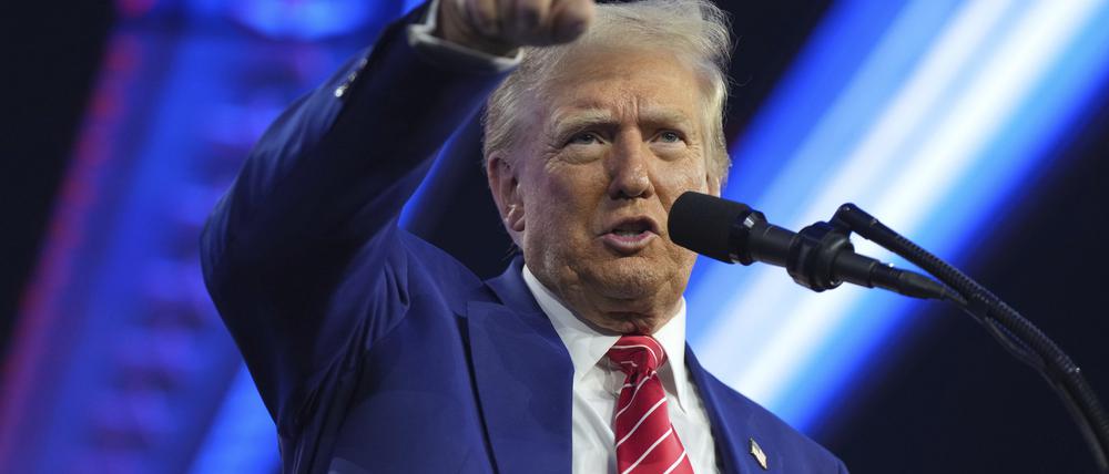 Der designierte US-Präsident Donald Trump hetzte auf der rechtskonservativen Konferenz „AmericaFest“ im Phoenix Convention Center.