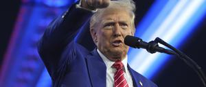 Der designierte US-Präsident Donald Trump hetzte auf der rechtskonservativen Konferenz „AmericaFest“ im Phoenix Convention Center.