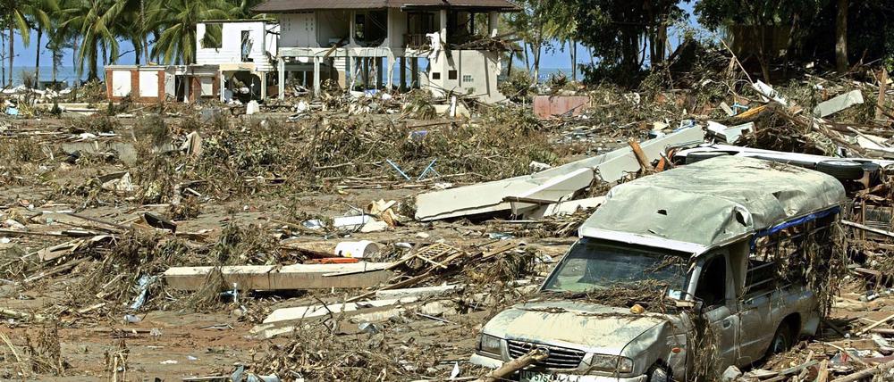 Die Zerstörungen durch den Tsunami waren gewaltig - auch in der beliebten Urlaubsregion Khao Lak in Thailand. (Archivbild)