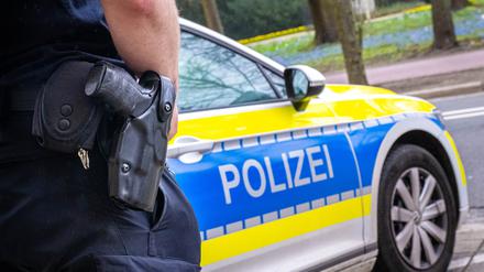 In Bremerhaven nimmt die Polizei einen Mann nach einer Drohung gegen den Weihnachtsmarkt fest. 