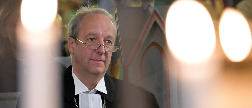 Christian Stäblein, Landesbischof der Evangelischen Kirche Berlin-Brandenburg-schlesische Oberlausitz, nimmt in der Kirche St. Jakobi an einem Gottesdienst anlässlich des Brandenburger Landeserntedankfestes teil.