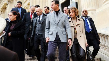 Asma al-Assad (r.) mit ihrem Ehemann, dem ehemaligen syrischen Machthaber (Archivaufnahme aus dem Jahr 2010)