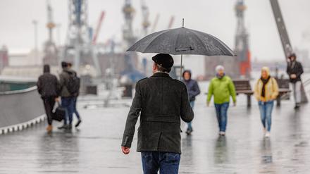 Ungemütliches und stürmisches Wetter ist für die Nordseeküste vorhergesagt - doch die befürchtete Sturmflut ist ausgeblieben. 