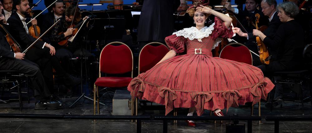 Miriam Kutrowatz als Edwige in Jacques Offenbachs „Robinson Crusoe“ an der Komischen Oper Berlin.