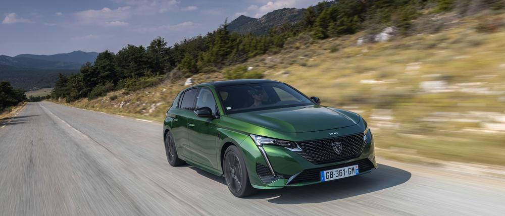 Der neue Peugeot 308 zeigt als erster der Marke deren neues Löwenkopf-Logo.