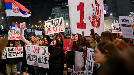 In Belgrad gehen seit November immer wieder Tausende auf die Straße, um gegen die Regierung zu protestieren.