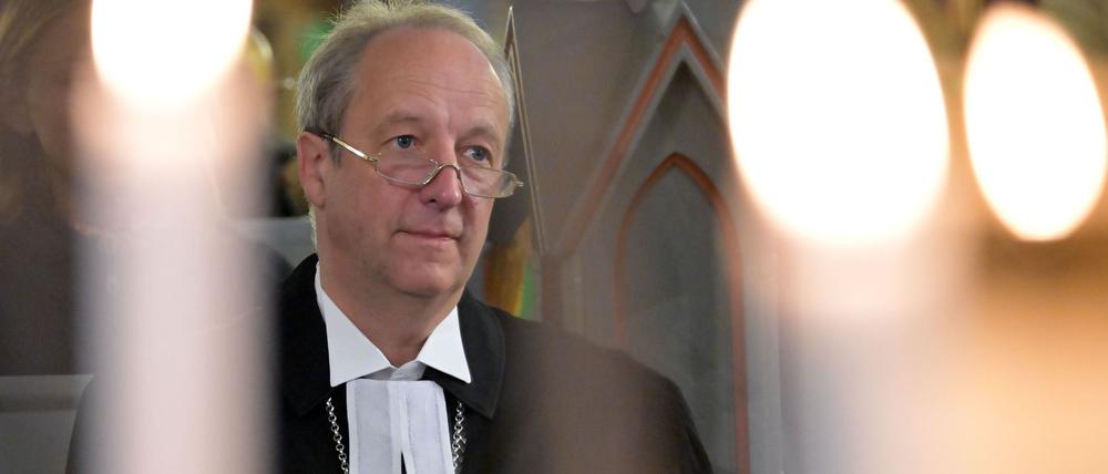 Landesbischof Christian Stäblein nimmt in seiner Weihnachtsbotschaft Bezug auf den Anschlag in Magdeburg. (Archivbild)