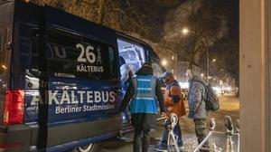 Der erste Kältebus der Berliner Stadtmission in Berlin konnte dank der Tagesspiegel-Leserschaft gekauft werden. Auch weitere Wagen, wie hier innerhalb „Menschen helfen!“ 2012/2022, wurden dank Spenden der Tagesspiegel-Leser angeschafft.
