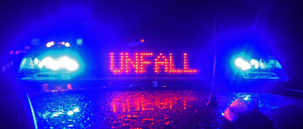 Polizei-Blaulicht bei Unfallaufnahme. (Symbolbild)