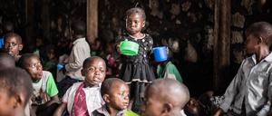 Unterernährte Kinder wie hier in einem Flüchtlingscamp sind bei Malaria-Infektionen stark gefährdet.