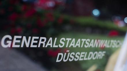  Ein Schild an der Tür der Generalstaatsanwaltschaft bei der Eröffnung der Zentralstelle für Terrorismusverfolgung in NRW. 