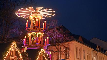 Auf dem Potsdamer Weihnachtsmarkt standen diesmal zwölf Stände weniger, dafür ging er einen Tag länger als 2023.