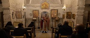 Syrian Christians Hold First Sunday Service Since Assad s Fall - Maaloula After the fall of the Assad regime, Syrian Christians held their first Sunday service, at the Saint Takla and Saint Mar Sarkis churches in the ancient Maaloula town, which has a dense christian population in the rural areas of Damascus, on December 15, 2024. Photo by Ugur Yildirim/DIA Images/ABACAPRESS.COM Maaloula Syria PUBLICATIONxNOTxINxFRAxUK Copyright: xDIAxImages/ABACAx