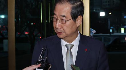 Die Opposition setzt Südkoreas amtierenden Präsidenten Han Duck Soo unter Druck. 