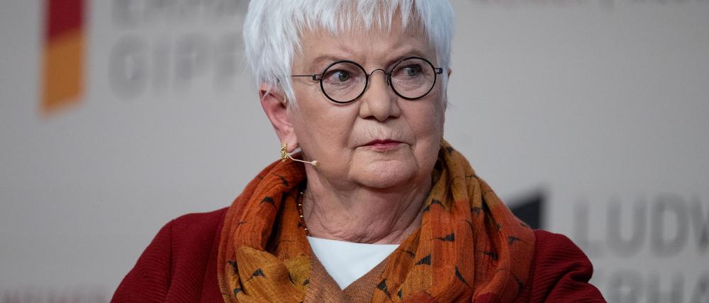Gerda Hasselfeldt, Präsidentin des Deutschen Roten Kreuzes, erklärt, wie wichtig Erste-Hilfe-Kurse sind. (Archivbild)