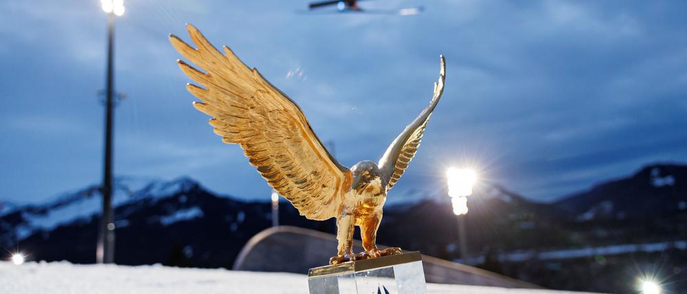 Das Objekt der Begierde: Der goldene Adler für den Tournee-Champion.