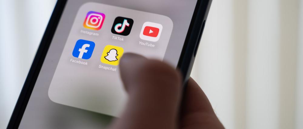 Ein Social-Media-Verbot für unter 16-Jährige wie in Australien soll es in Großbritannien zunächst nicht geben. (Archivbild)