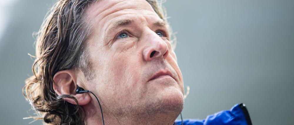 Kiels Sport-Geschäftsführer Carsten Wehlmann freut sich über einen neuen Spieler aus Slowenien.
