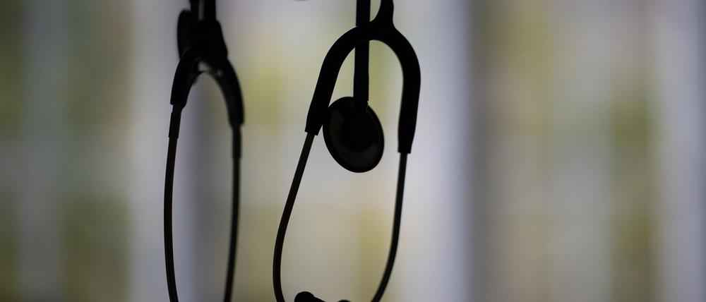 Der ärztliche Bereitschaftsdienst ist unter der 116117 rund um die Uhr erreichbar (Symbolbild).