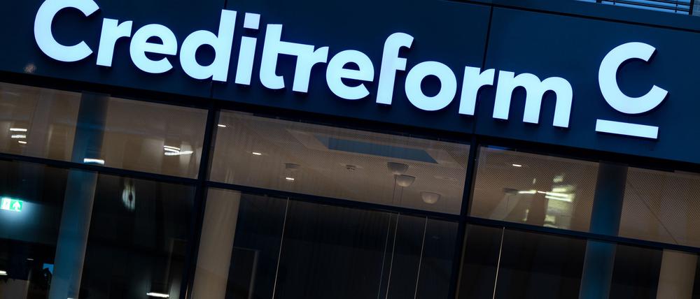 Wenn es darum geht, die Unternehmensnachfolge rechtzeitig zu klären, tun sich mittelständische Firmen in Deutschland laut Creditreform oft schwer.