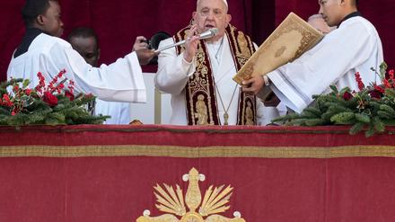 Der Papst spendete den Segen „Urbi et Orbi“, also der Stadt und dem Erdkreis.