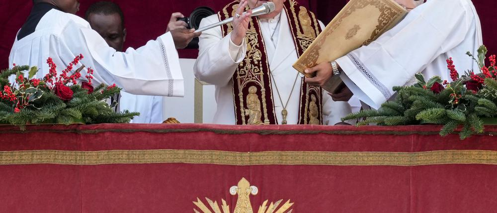 Der Papst spendete den Segen „Urbi et Orbi“, also der Stadt und dem Erdkreis.