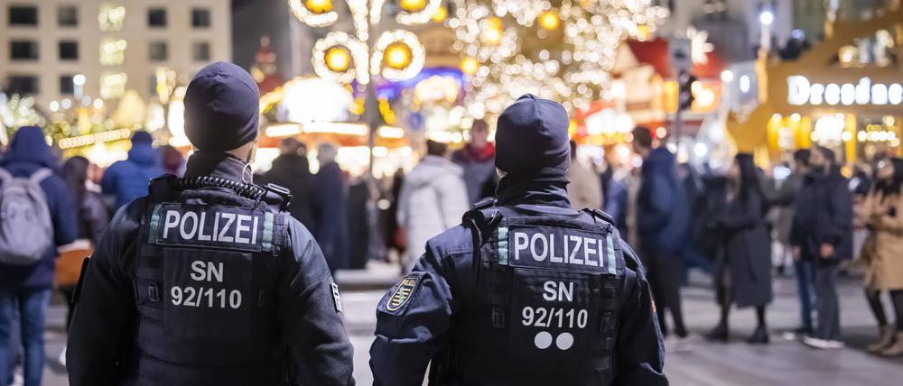 Zahlreiche Kommunen und Bundesländer verstärkten die Sicherheitsmaßnahmen auf den Weihnachtsmärkten.