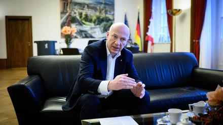 Regierungschef Wegner stellt weitere Kürzungen in Aussicht.   