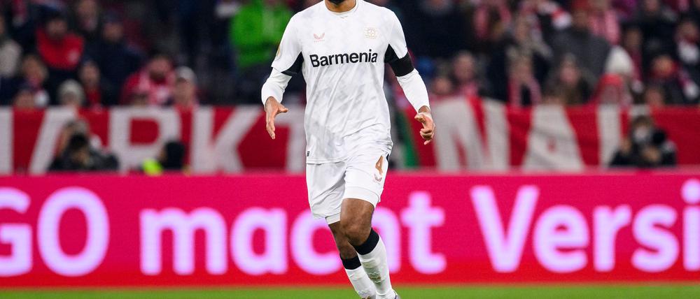 Leverkusens Jonathan Tah steht wohl vor einem Wechsel zum FC Barcelona.